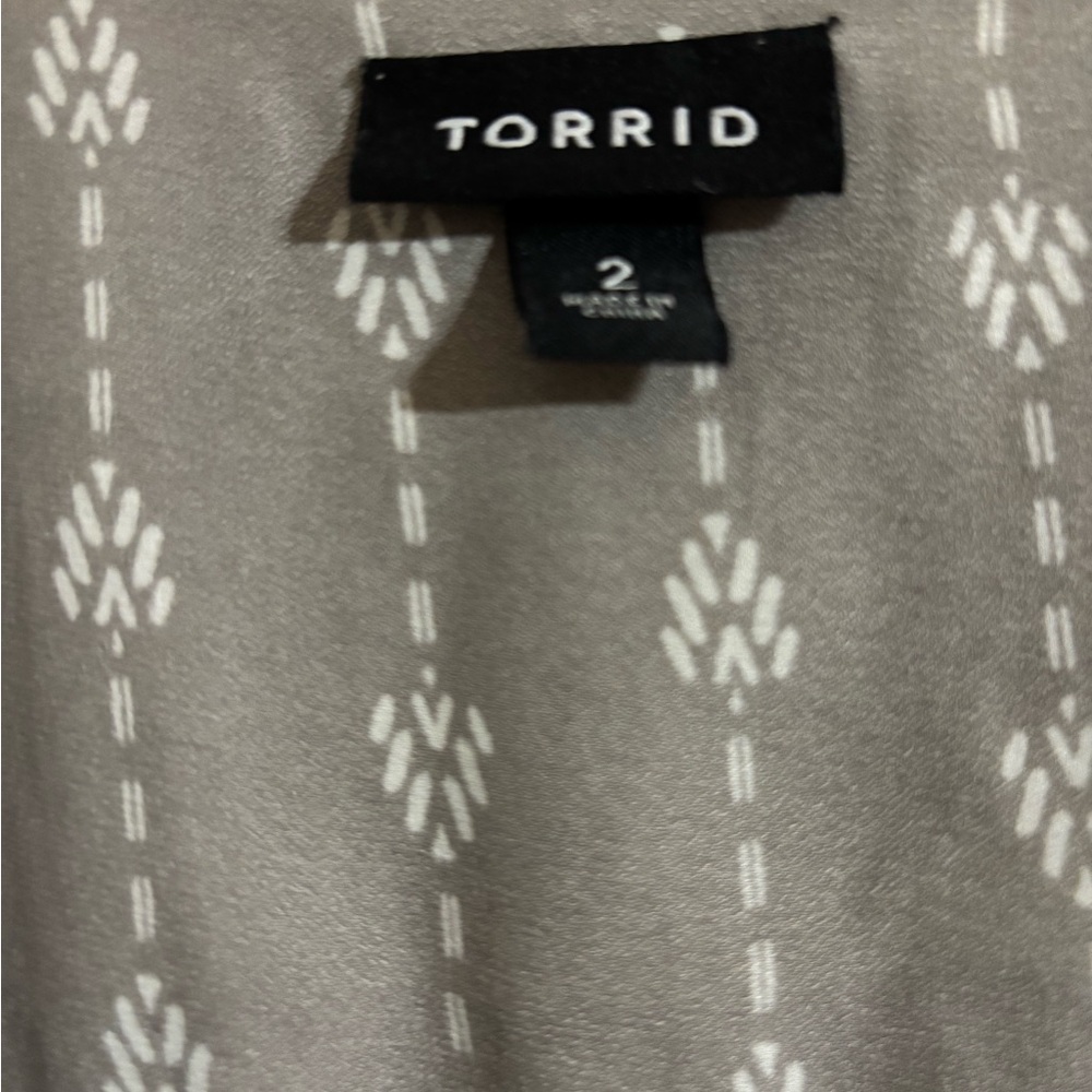 Gray Torrid Button-Down Top With Arrow Pattern - image 7